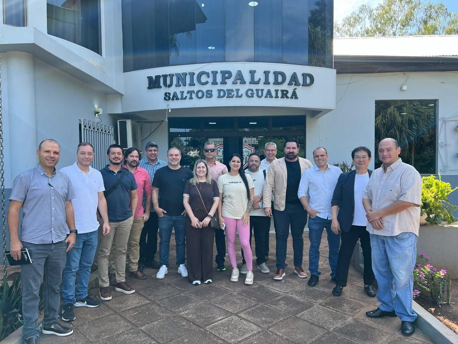 Comitiva empresarial brasileira recebida na Municipalidad de Salto del Guairá